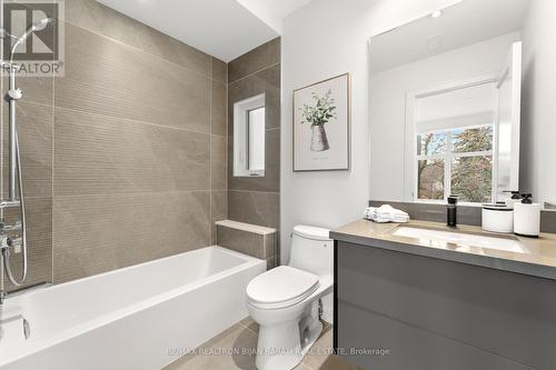 8 Ravenscroft Circle, Toronto, ON - Indoor Photo Showing Bathroom