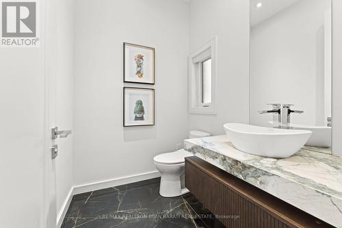 8 Ravenscroft Circle, Toronto, ON - Indoor Photo Showing Bathroom