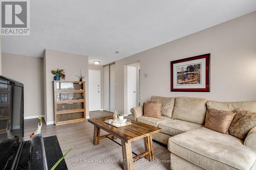 309 - 50 Burnside Avenue, Ottawa, ON - Indoor Photo Showing Living Room