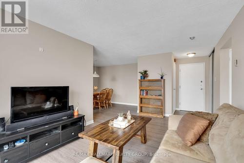 309 - 50 Burnside Avenue, Ottawa, ON - Indoor Photo Showing Living Room