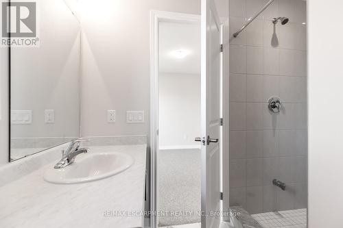 49 - 19 Picardy Drive, Hamilton, ON - Indoor Photo Showing Bathroom