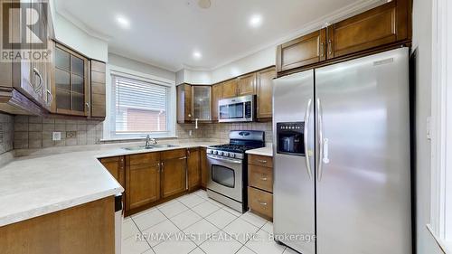 15 Darcy Court, Hamilton, ON - Indoor Photo Showing Kitchen With Double Sink