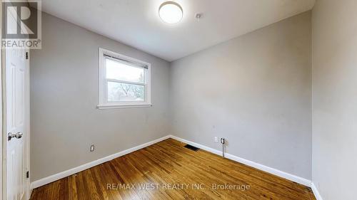 15 Darcy Court, Hamilton, ON - Indoor Photo Showing Other Room