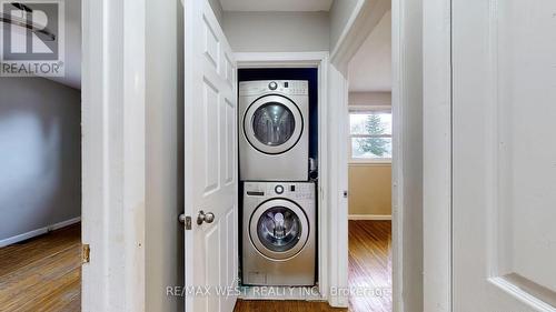 15 Darcy Court, Hamilton, ON - Indoor Photo Showing Laundry Room