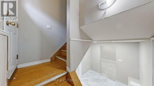 15 Darcy Court, Hamilton, ON - Indoor Photo Showing Laundry Room