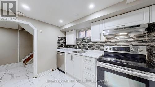 15 Darcy Court, Hamilton, ON - Indoor Photo Showing Kitchen