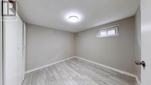 15 Darcy Court, Hamilton, ON - Indoor Photo Showing Other Room