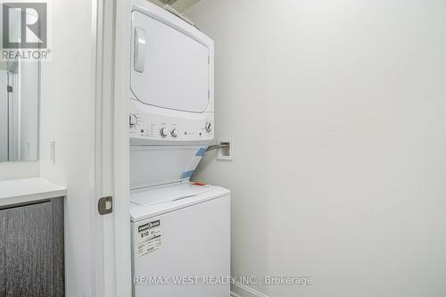 613 - 200 Lagerfeld Drive, Brampton, ON - Indoor Photo Showing Laundry Room