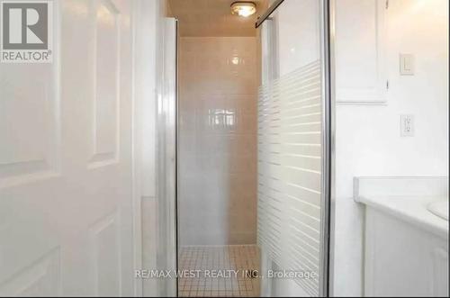 Main - 6892 Old Creditview Road, Mississauga, ON - Indoor Photo Showing Bathroom