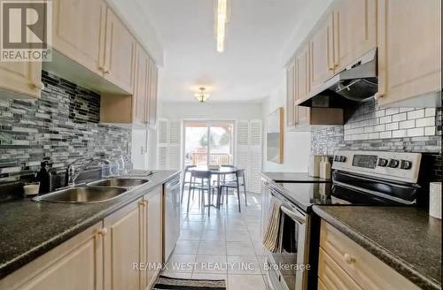 Main - 6892 Old Creditview Road, Mississauga, ON - Indoor Photo Showing Kitchen With Double Sink With Upgraded Kitchen