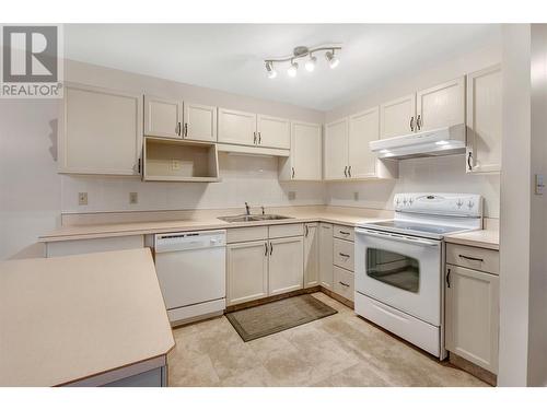 2235 Baskin Street Unit# 116, Penticton, BC - Indoor Photo Showing Kitchen With Double Sink