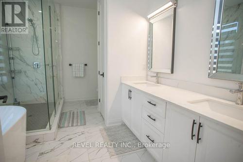 14 Bowen Place, Brant, ON - Indoor Photo Showing Bathroom