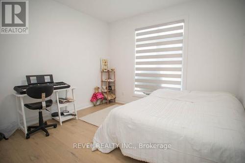 14 Bowen Place, Brant, ON - Indoor Photo Showing Bedroom