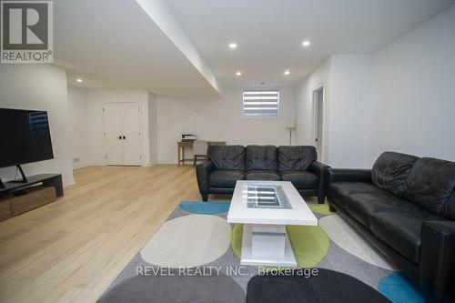 14 Bowen Place, Brant, ON - Indoor Photo Showing Living Room