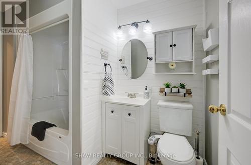 47 Renwick Avenue, Cambridge, ON - Indoor Photo Showing Bathroom