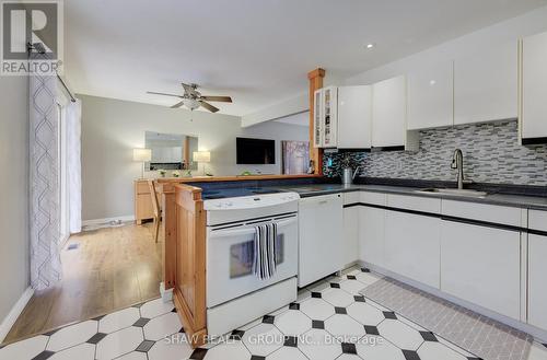 47 Renwick Avenue, Cambridge, ON - Indoor Photo Showing Kitchen