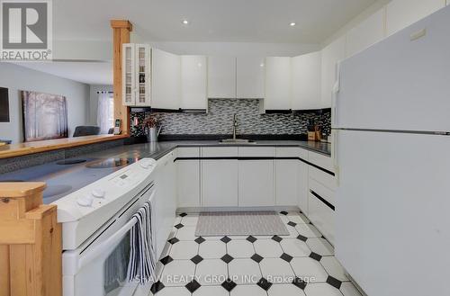 47 Renwick Avenue, Cambridge, ON - Indoor Photo Showing Kitchen