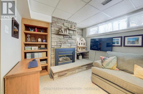 47 Renwick Avenue, Cambridge, ON - Indoor With Fireplace