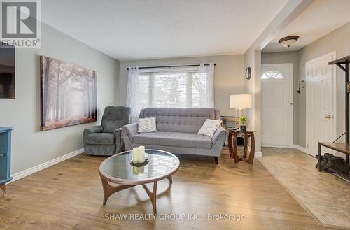 47 Renwick Avenue, Cambridge, ON - Indoor Photo Showing Living Room