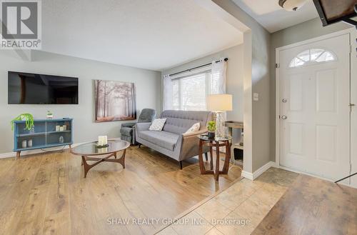 47 Renwick Avenue, Cambridge, ON - Indoor Photo Showing Living Room