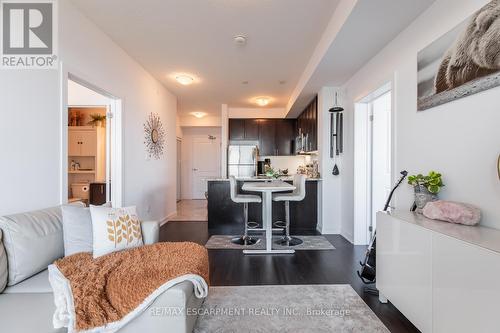 533 - 101 Shoreview Place, Hamilton, ON - Indoor Photo Showing Living Room