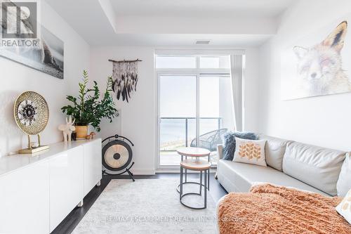 533 - 101 Shoreview Place, Hamilton, ON - Indoor Photo Showing Living Room