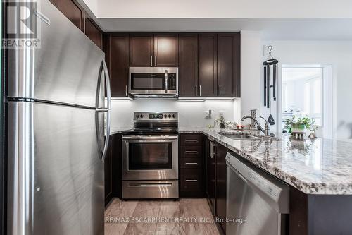 533 - 101 Shoreview Place, Hamilton, ON - Indoor Photo Showing Kitchen With Upgraded Kitchen