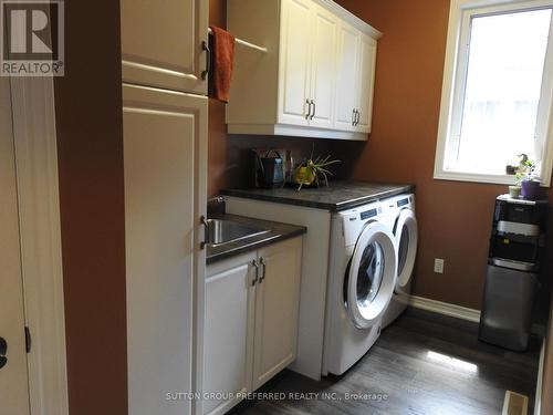 138 Eastview Avenue, Woodstock (Woodstock - North), ON - Indoor Photo Showing Laundry Room