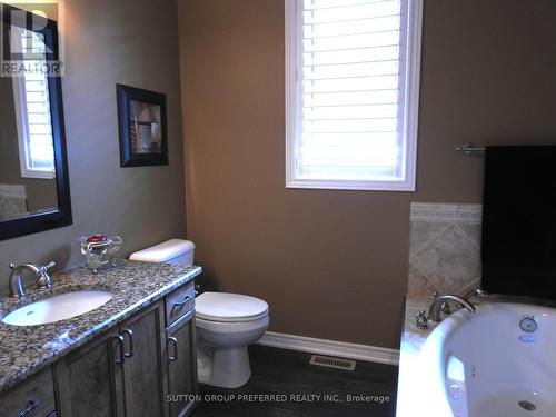 138 Eastview Avenue, Woodstock (Woodstock - North), ON - Indoor Photo Showing Bathroom