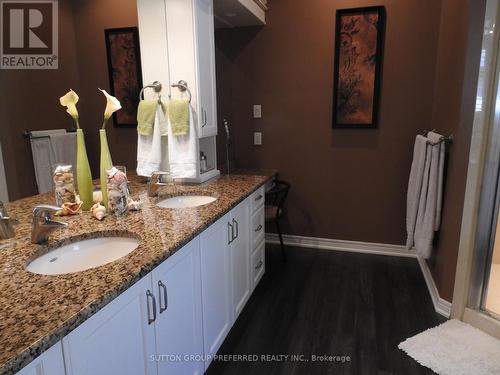 138 Eastview Avenue, Woodstock (Woodstock - North), ON - Indoor Photo Showing Bathroom