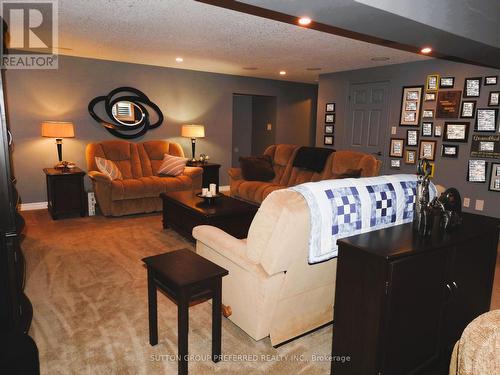 138 Eastview Avenue, Woodstock (Woodstock - North), ON - Indoor Photo Showing Living Room