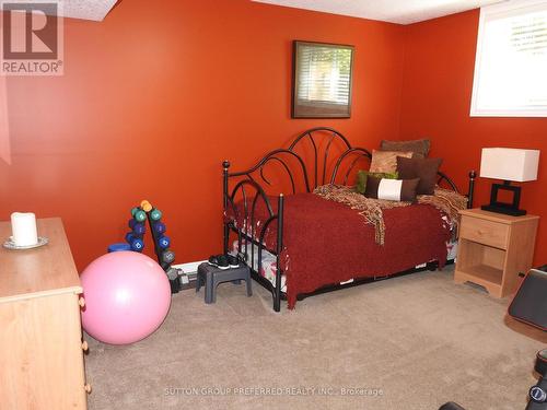 138 Eastview Avenue, Woodstock (Woodstock - North), ON - Indoor Photo Showing Bedroom