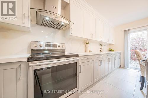 2513 Longridge Crescent, Oakville, ON - Indoor Photo Showing Kitchen