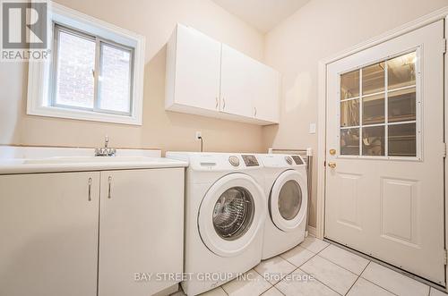 2513 Longridge Crescent, Oakville, ON - Indoor Photo Showing Laundry Room