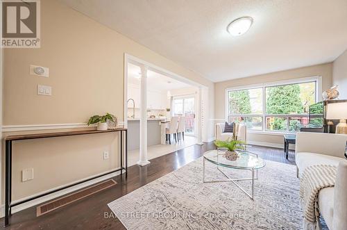 2513 Longridge Crescent, Oakville, ON - Indoor Photo Showing Living Room