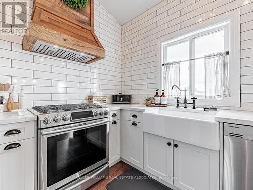 10 Appleton Drive, Orangeville, ON - Indoor Photo Showing Kitchen With Upgraded Kitchen