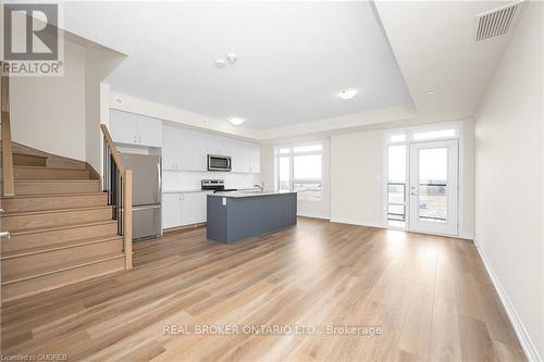 115 - 1565 Rose Way, Milton, ON - Indoor Photo Showing Kitchen