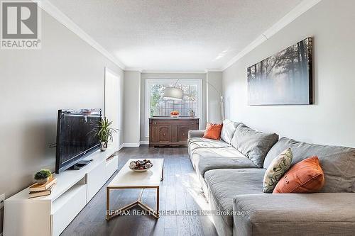 7326 Aspen Avenue, Mississauga, ON - Indoor Photo Showing Living Room