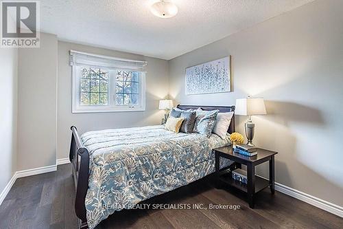 7326 Aspen Avenue, Mississauga, ON - Indoor Photo Showing Bedroom