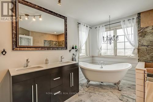 6 Turtle Lake Drive, Halton Hills, ON - Indoor Photo Showing Bathroom