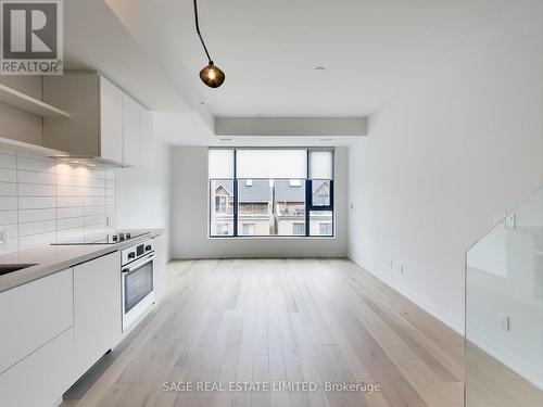 307 - 35 Wabash Avenue, Toronto, ON - Indoor Photo Showing Kitchen With Upgraded Kitchen