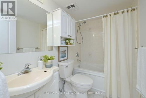 601 - 10 Dayspring Circle, Brampton, ON - Indoor Photo Showing Bathroom