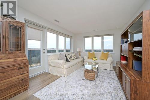 601 - 10 Dayspring Circle, Brampton, ON - Indoor Photo Showing Living Room