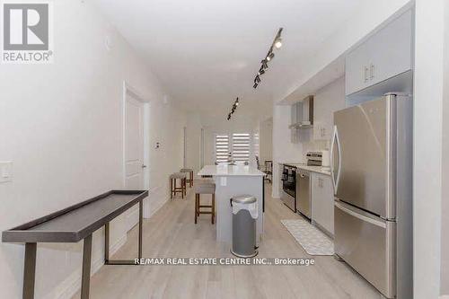 123 - 349 Wheat Boom Drive, Oakville, ON - Indoor Photo Showing Kitchen