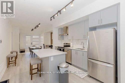 123 - 349 Wheat Boom Drive, Oakville, ON - Indoor Photo Showing Kitchen