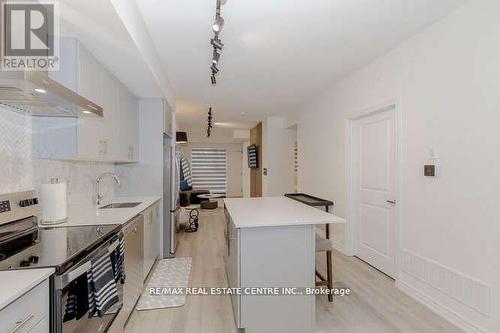 123 - 349 Wheat Boom Drive, Oakville, ON - Indoor Photo Showing Kitchen