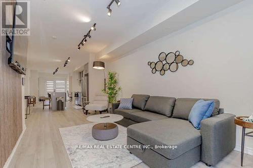 123 - 349 Wheat Boom Drive, Oakville, ON - Indoor Photo Showing Living Room