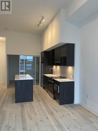 133 - 395 Dundas Street W, Oakville, ON - Indoor Photo Showing Kitchen