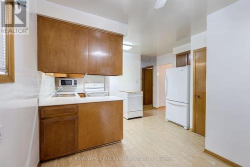 7596 Darcel Avenue, Mississauga, ON - Indoor Photo Showing Kitchen