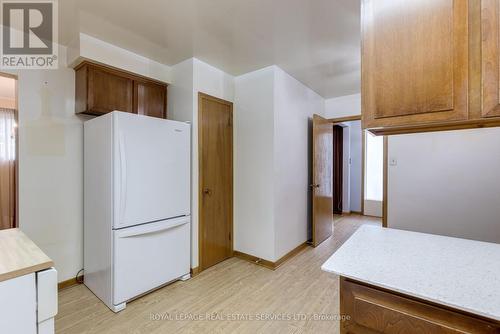 7596 Darcel Avenue, Mississauga, ON - Indoor Photo Showing Kitchen